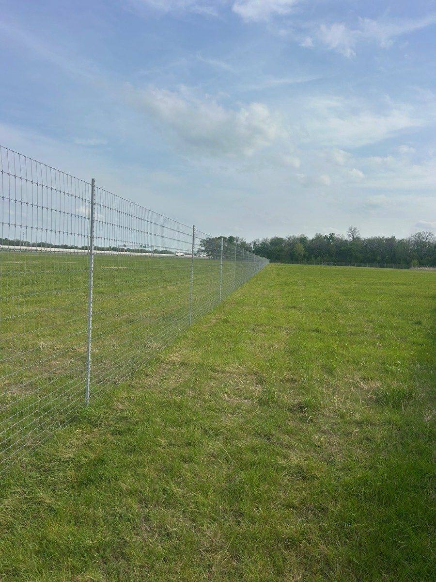 High-game fence interior perimeter at Frank Buck Zoo