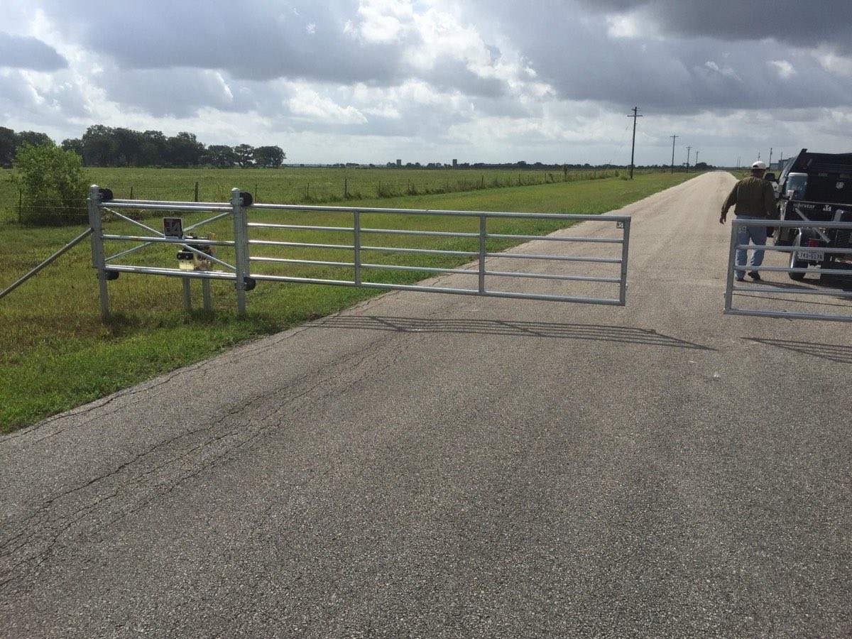 Electric sliding gate residential drive